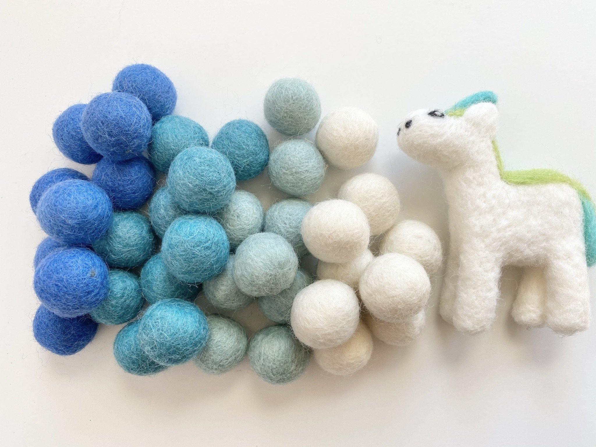 Blue Ombre - 2.5 cm Felt Pom Pom Balls – Wool Jamboree