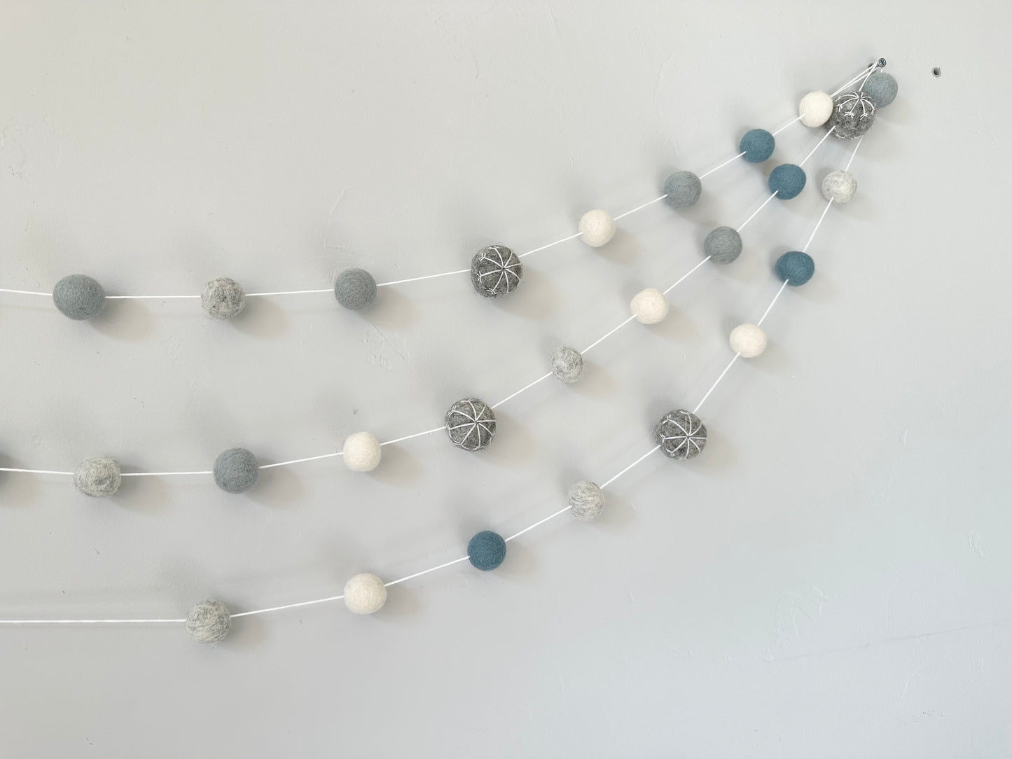 Gray Snowflake Ball Garland